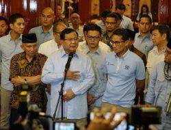 Prabowo: “Hei Kalian Kelewatan Belum Nyumbang”