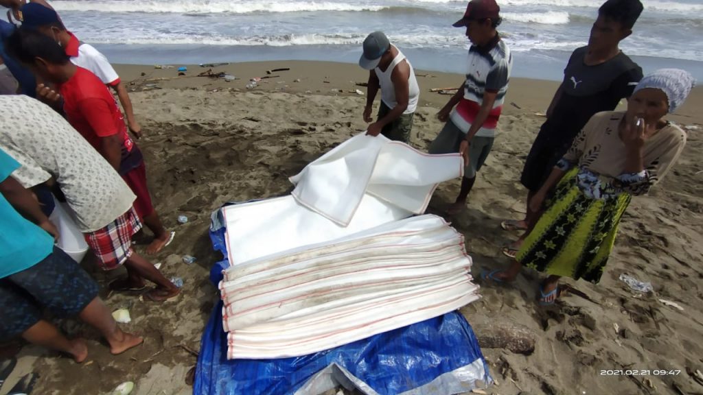 Geobag dari Balai Wilayah Sungai Sulawesi I di Desa Buko Utara.