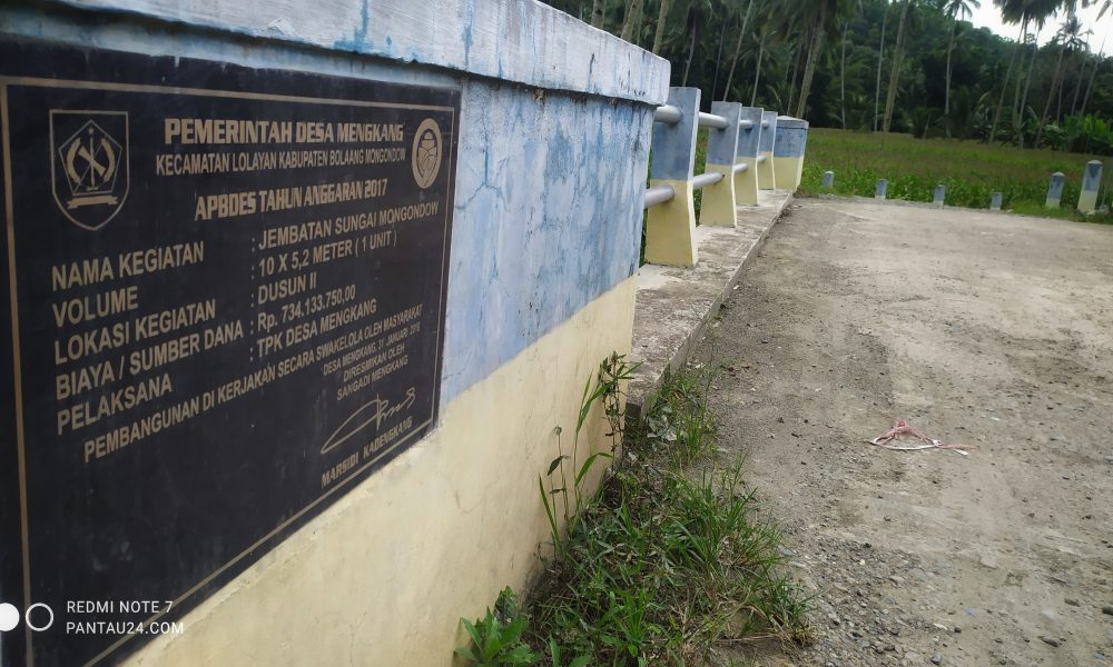 Jembatan Sungai Mongondow di Desa Mengkang yang dibangun lewat APBDes tahun anggaran 2017.