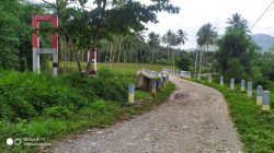 Salah satu jembatan yang akan dilalui saat masuk Desa Mengkang