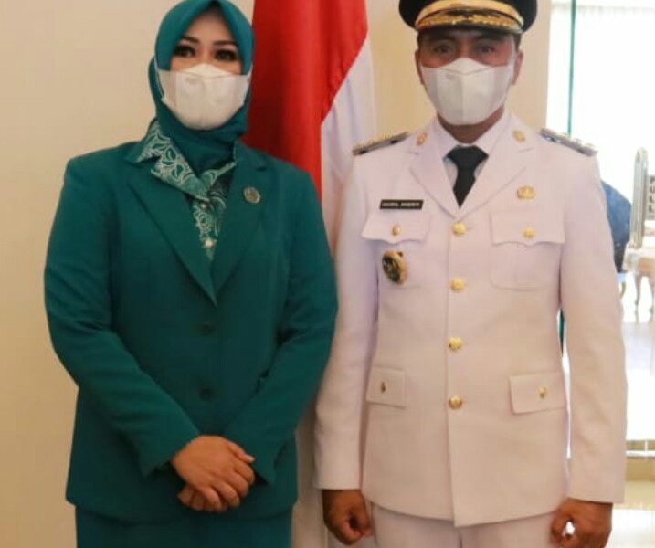 Sam Sachrul Mamonto bersama istri Seska Ervina Budiman