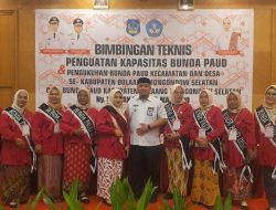Selpian Kamaru Kukuhkan Masni Pilomonu Sebagai Bunda PAUD Desa Pinsel