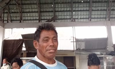 Hernius Hengkeng, Pedagang Barito di Pasar Enam Enam Tagulandang, (Foto: ZONAUTARA.com/Neno Karlina).
