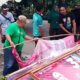 Relawan PRL saat mengumpulkan APK di sejumlah titik di Kotamobagu, (Foto: TENTANGPUAN.com/Tri Deyna).
