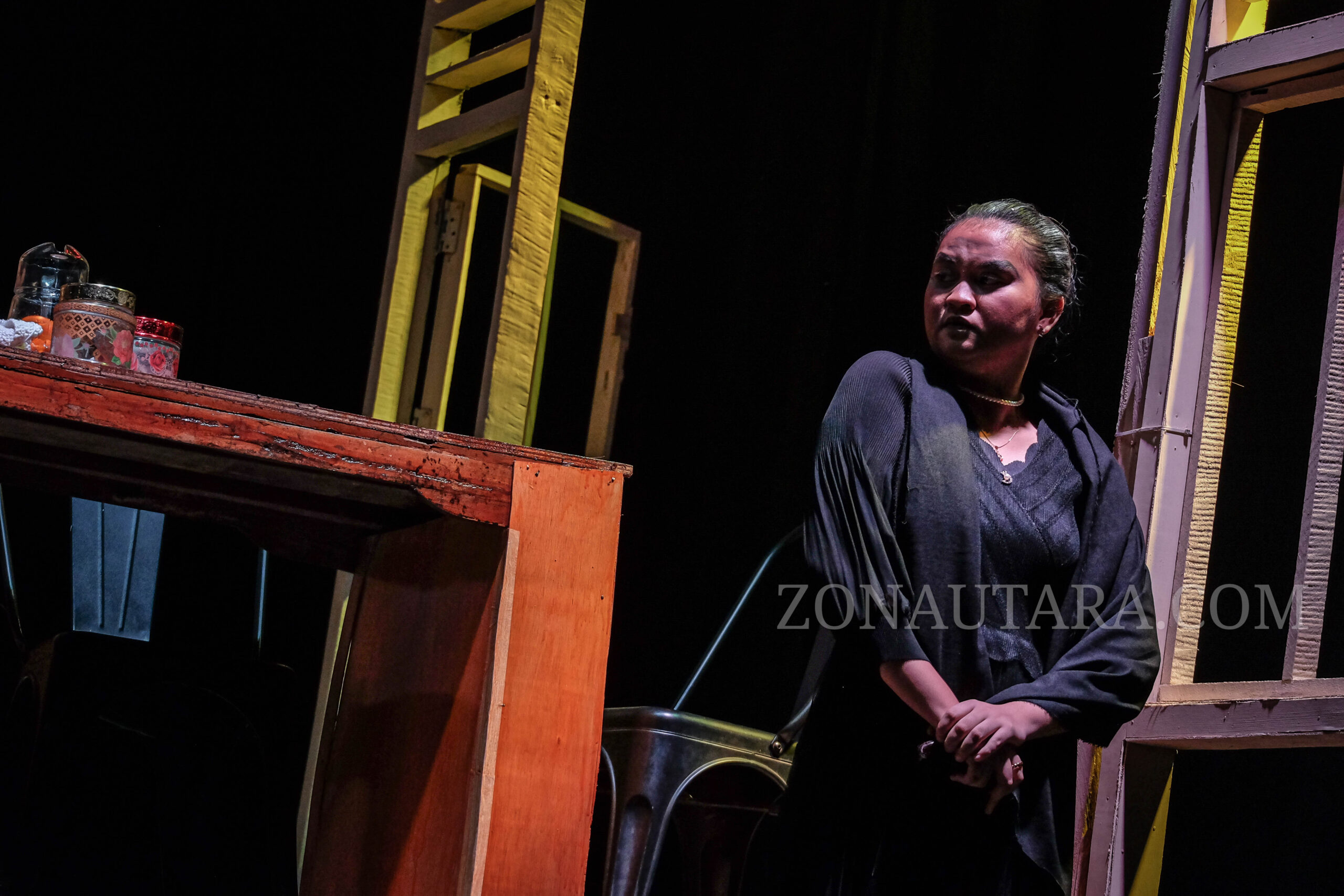 FOTO: Pementasan teater Rumah Bernarda Alba di Manado 10 FOTO: Pementasan teater Rumah Bernarda Alba di Manado