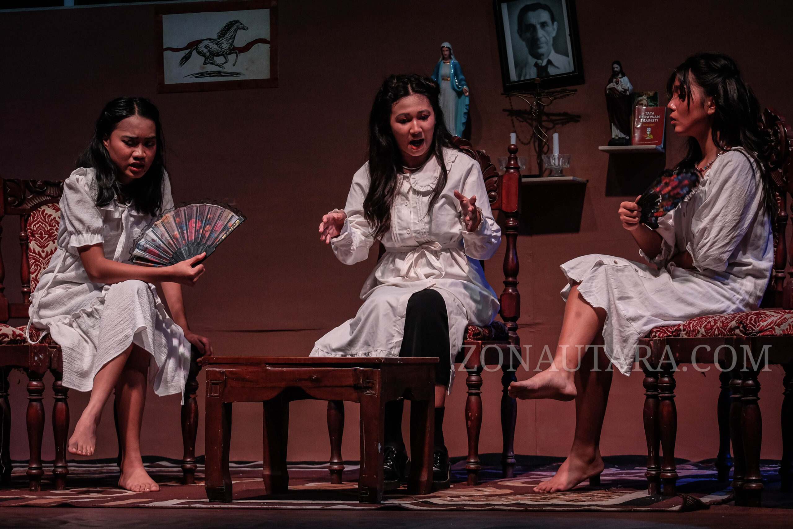 FOTO: Pementasan teater Rumah Bernarda Alba di Manado 12 FOTO: Pementasan teater Rumah Bernarda Alba di Manado