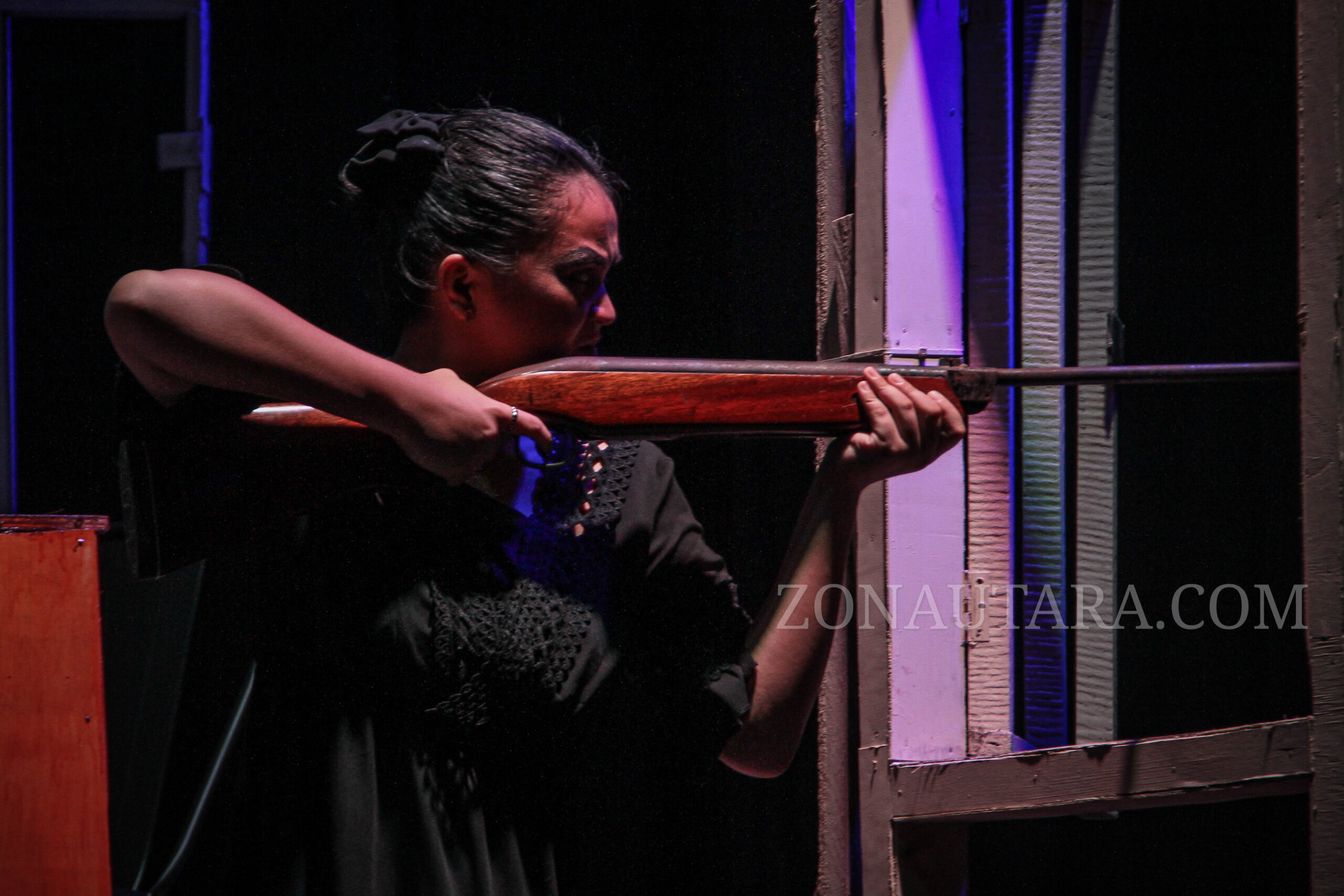 FOTO: Pementasan teater Rumah Bernarda Alba di Manado 15 FOTO: Pementasan teater Rumah Bernarda Alba di Manado