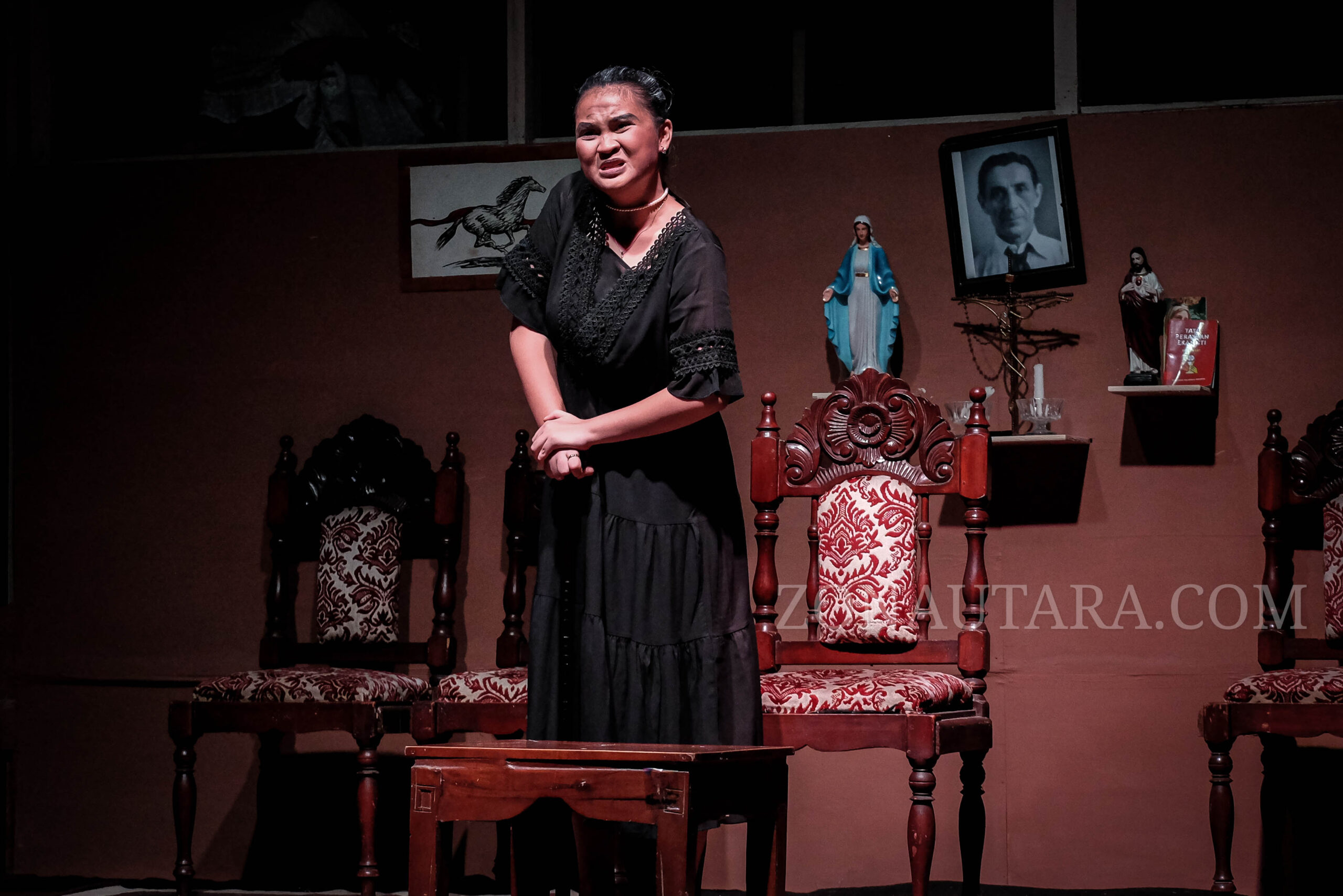 FOTO: Pementasan teater Rumah Bernarda Alba di Manado 16 FOTO: Pementasan teater Rumah Bernarda Alba di Manado