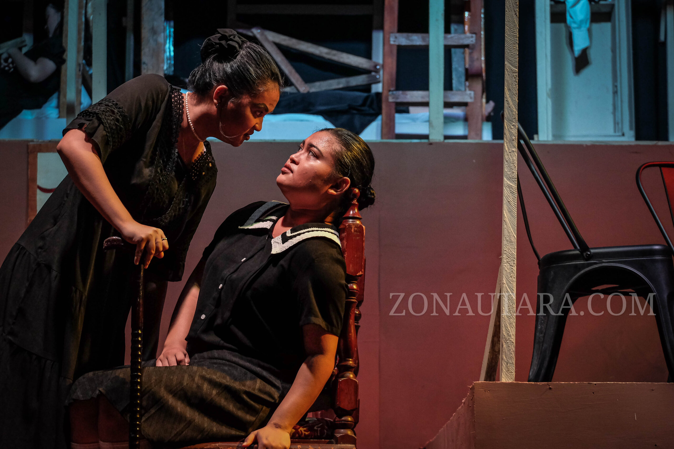FOTO: Pementasan teater Rumah Bernarda Alba di Manado 9 FOTO: Pementasan teater Rumah Bernarda Alba di Manado