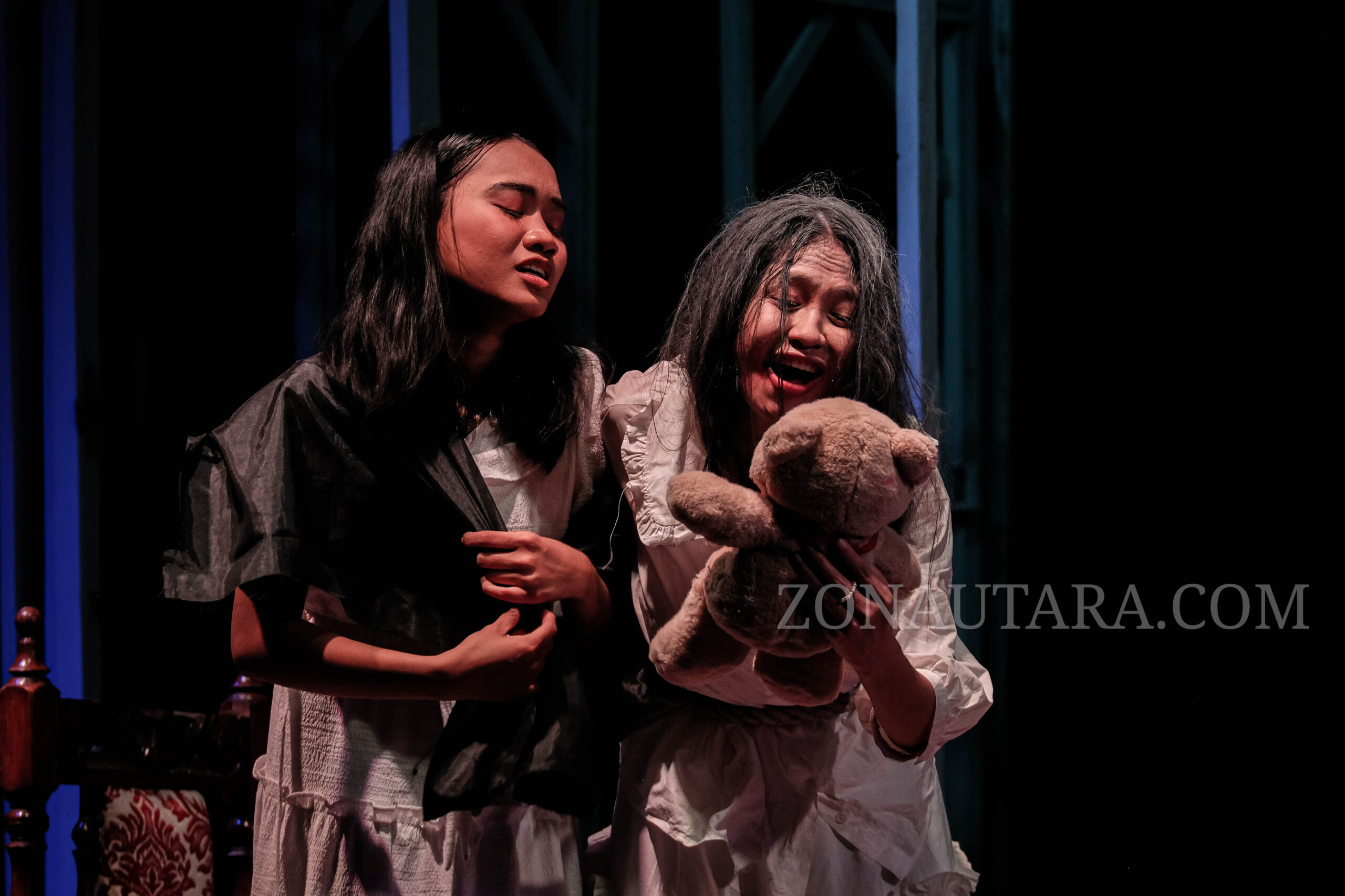 FOTO: Pementasan teater Rumah Bernarda Alba di Manado 13 FOTO: Pementasan teater Rumah Bernarda Alba di Manado