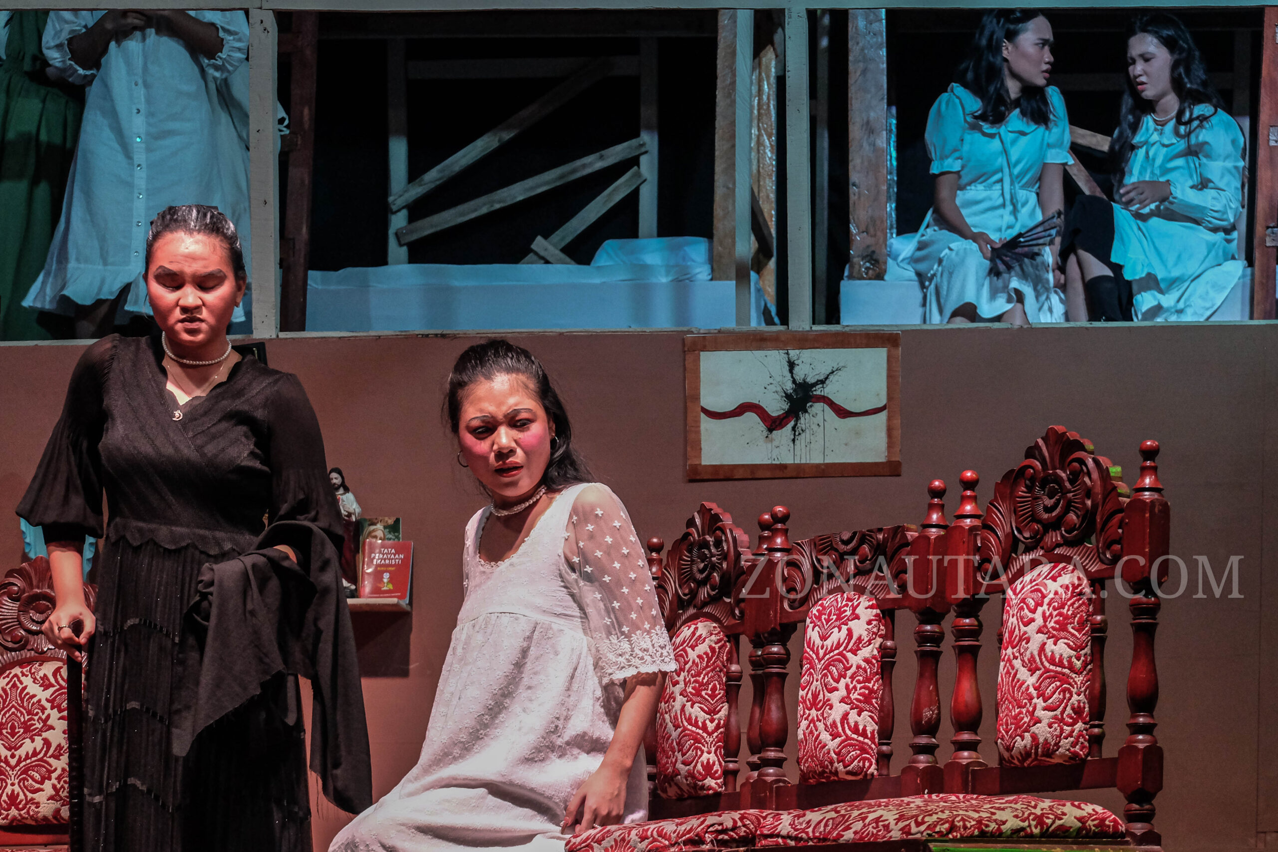 FOTO: Pementasan teater Rumah Bernarda Alba di Manado 14 FOTO: Pementasan teater Rumah Bernarda Alba di Manado