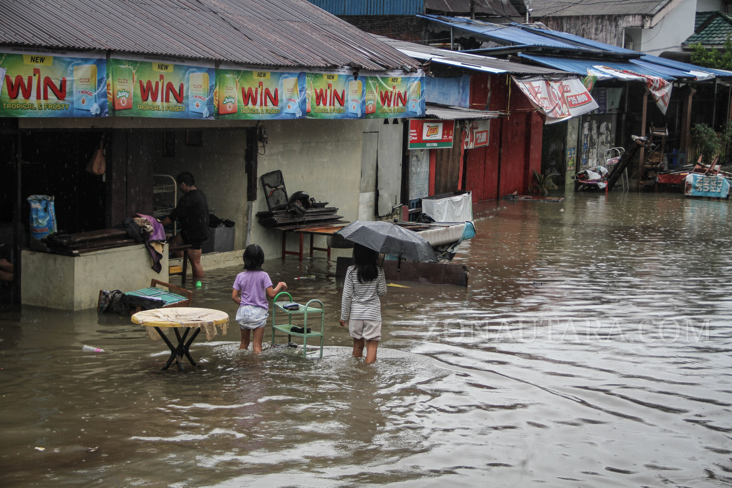 FOTO: Hari kedua banjir di Kota Manado 12 FOTO: Hari kedua banjir di Kota Manado