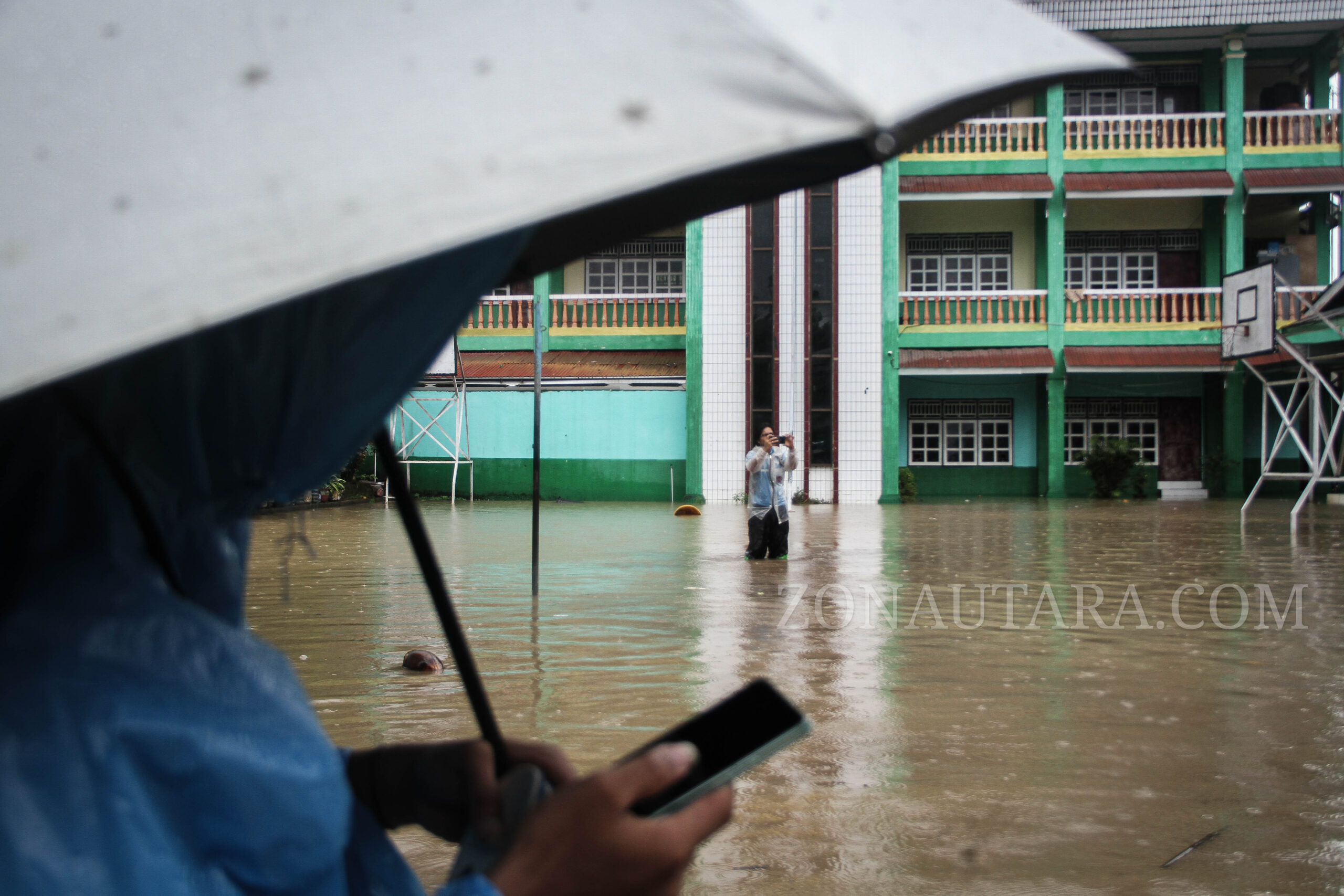 FOTO: Hari kedua banjir di Kota Manado 13 FOTO: Hari kedua banjir di Kota Manado