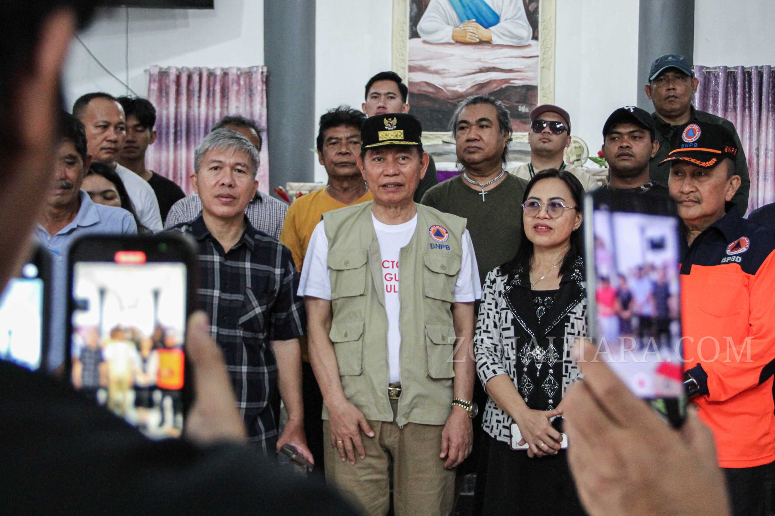 FOTO: Wagub Sulut tinjau korban terdampak banjir di Manado
