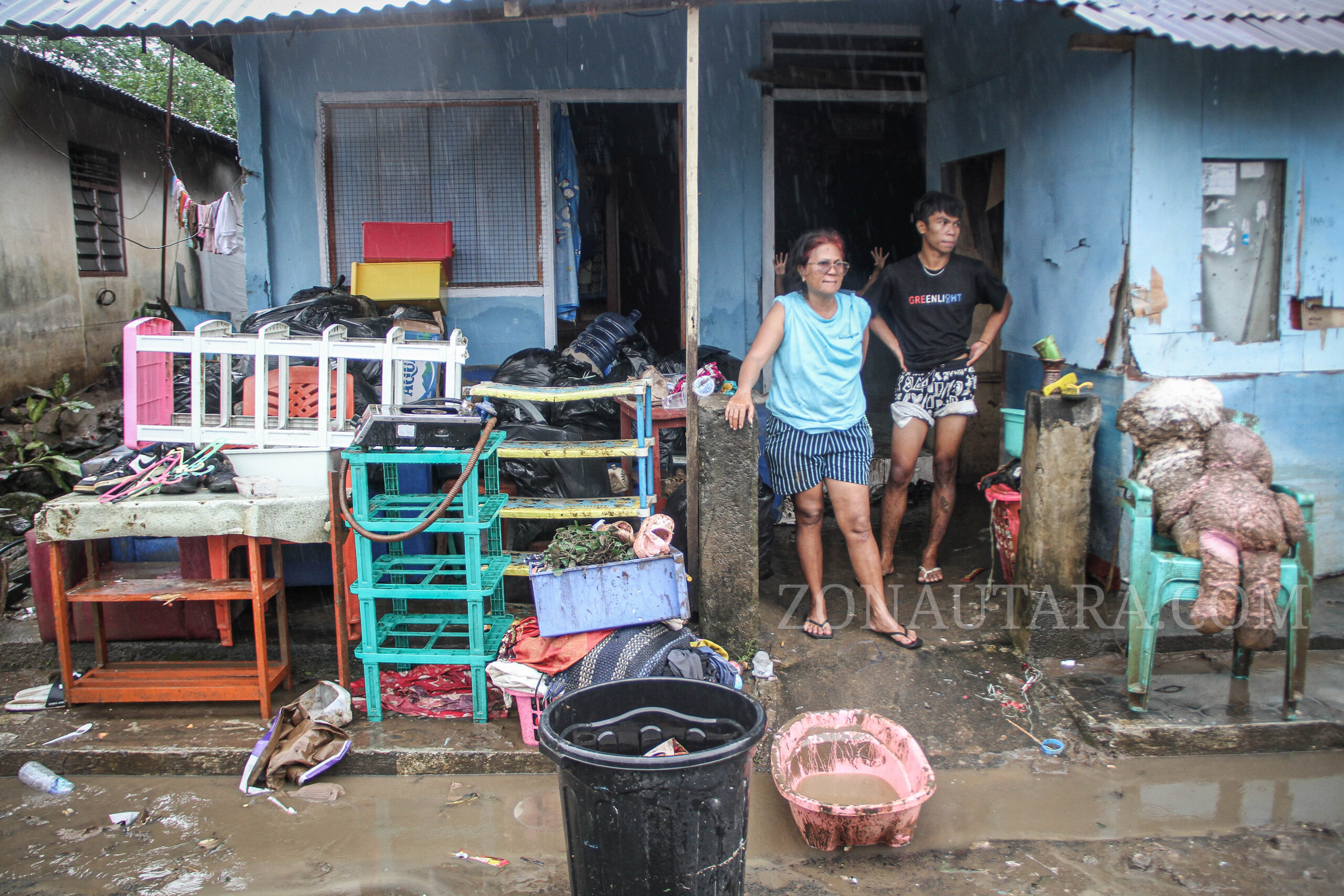 FOTO: Wagub Sulut tinjau korban terdampak banjir di Manado
