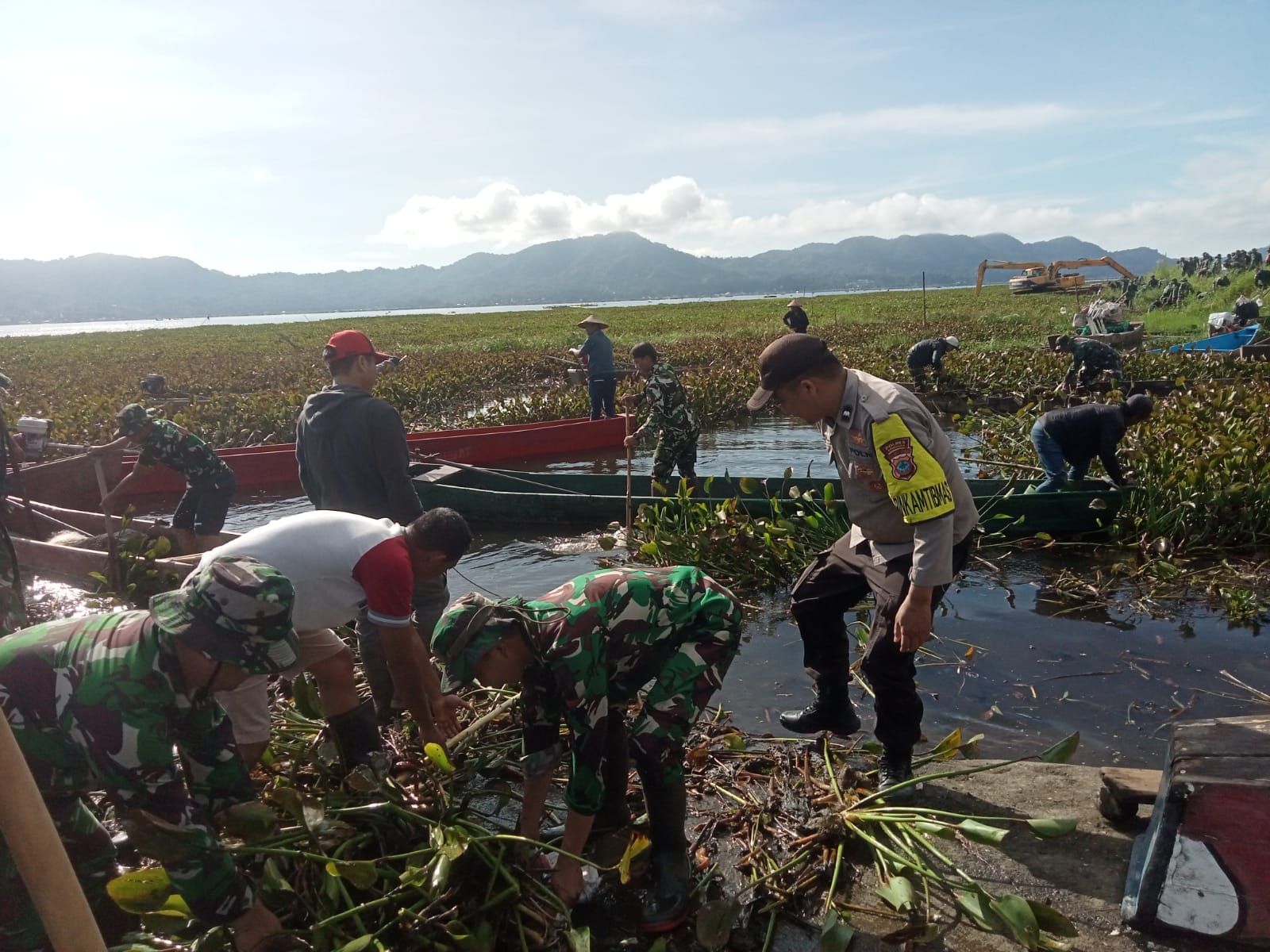 Danau Tondano: Ancaman eutrofikasi dan penyebaran eceng gondok yang mengancam kehidupan lokal 9 Danau Tondano
