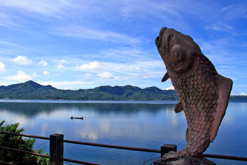 Danau Tondano: Ancaman eutrofikasi dan penyebaran eceng gondok yang mengancam kehidupan lokal 10 wisata sulut danau tondano