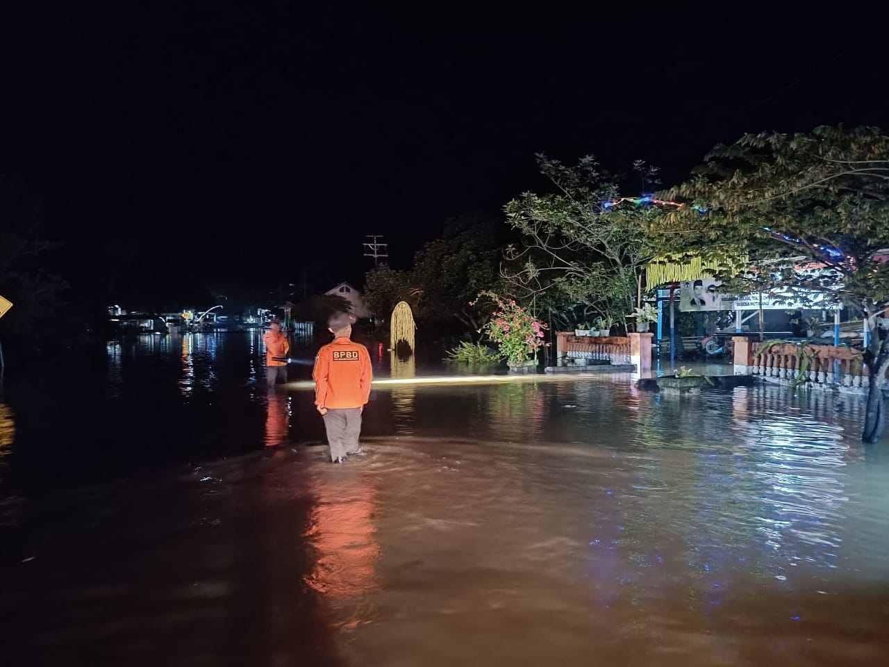 Banjir landa Kabupaten Bolmong, laporan sementara ratusan rumah terendam 8 Banjir landa Kabupaten Bolmong, laporan sementara ratusan rumah terendam