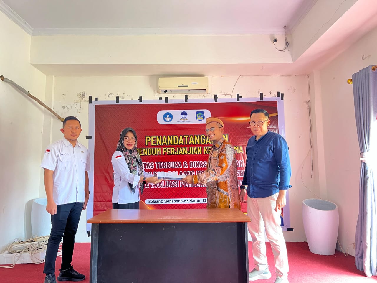 Suksesor program Iskandar-Deddy, Rante Hattani perkuat kerjasama dengan UT, tingkatkan kualitas Guru PAUD di Bolsel 9 Suksesor program Iskandar-Deddy, Rante Hattani perkuat kerjasama dengan UT, tingkatkan kualitas Guru PAUD di Bolsel