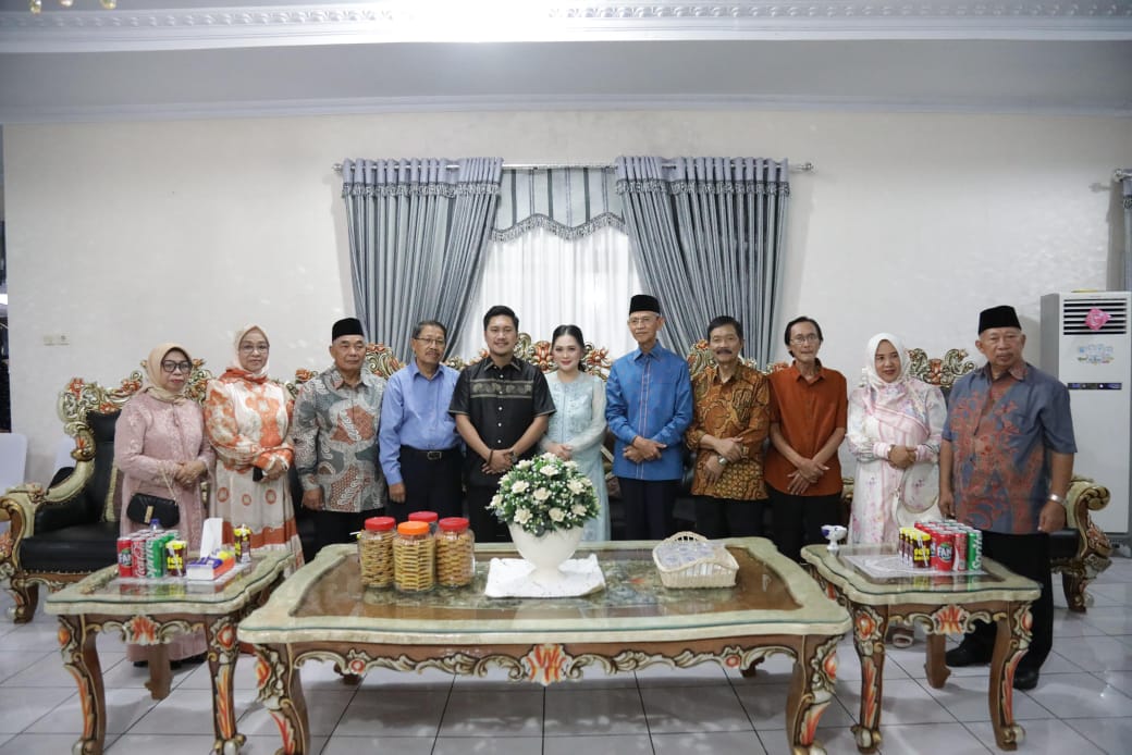 Pemimpin Kotamobagu sambut masyarakat saat 'Open House' Idulfitri 1446 Hijriah 8 Pemimpin Kotamobagu sambut masyarakat saat 'Open House' Idulfitri 1446 Hijriah