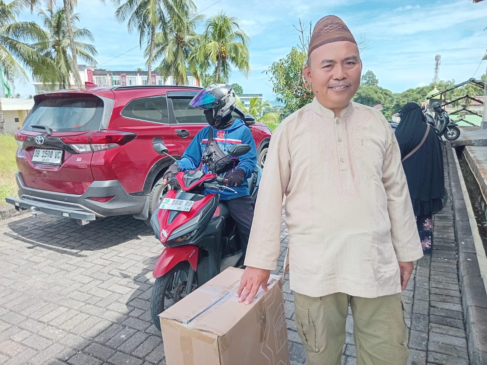 Calon Jemaah Haji Manado jemput koper jelang keberangkatan ke tanah suci 8 Calon Jemaah Haji Manado jemput koper jelang keberangkatan ke tanah suci
