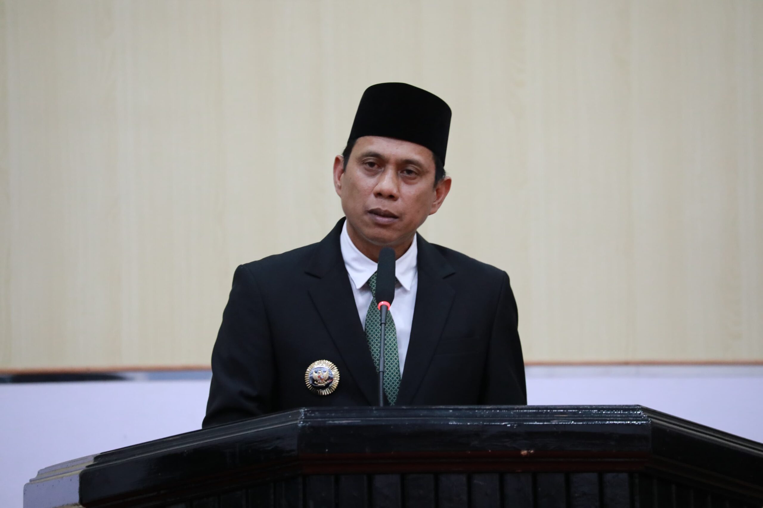Dibayar recehan, dibiarkan berisiko: Bocah badut di lampu merah Kotamobagu