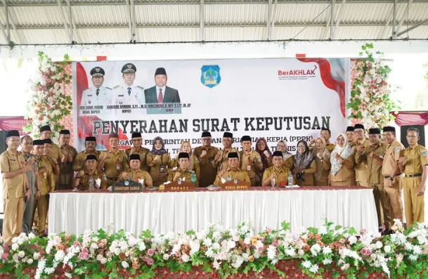 Bupati Bolsel serahkan SK kepada 262 PPPK: Ini awal pengabdian, bukan akhir perjuangan