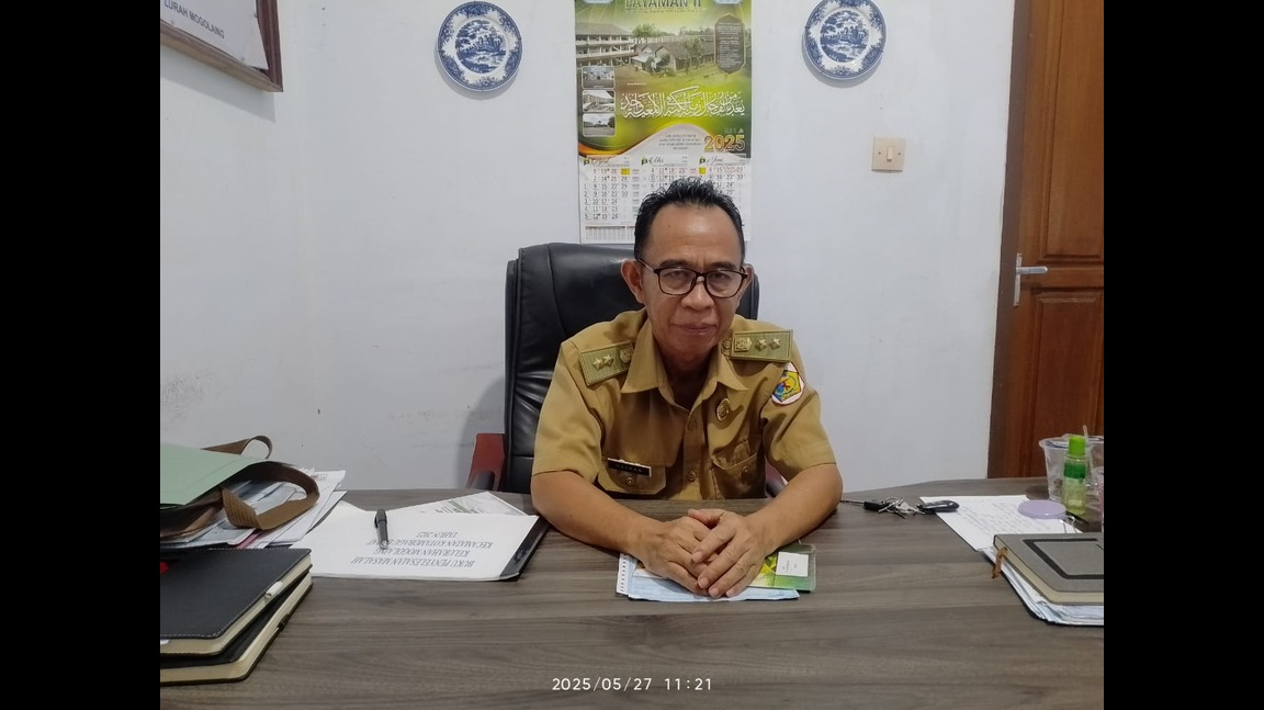 Dibayar recehan, dibiarkan berisiko: Bocah badut di lampu merah Kotamobagu