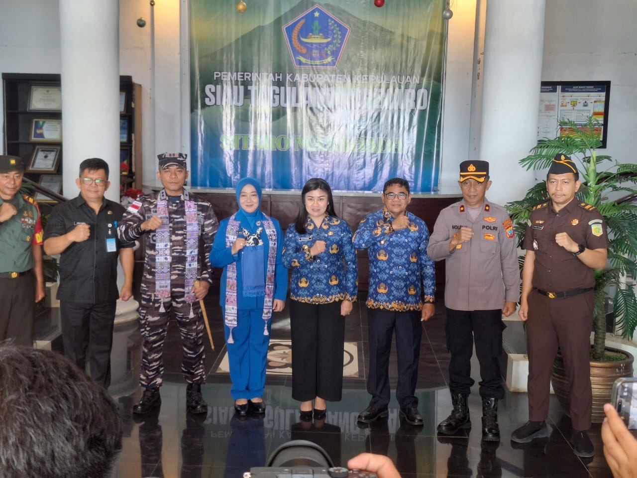 Danlanal Tahuna dan Pemerintah Sitaro bahas kerja sama strategis keamanan laut 8 Danlanal Tahuna dan Pemerintah Sitaro bahas kerja sama strategis keamanan laut