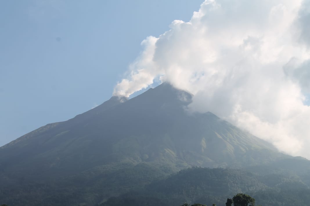 Gunungapi Karangetang di Sitaro masih waspada, masyarakat diminta jauhi zona bahaya