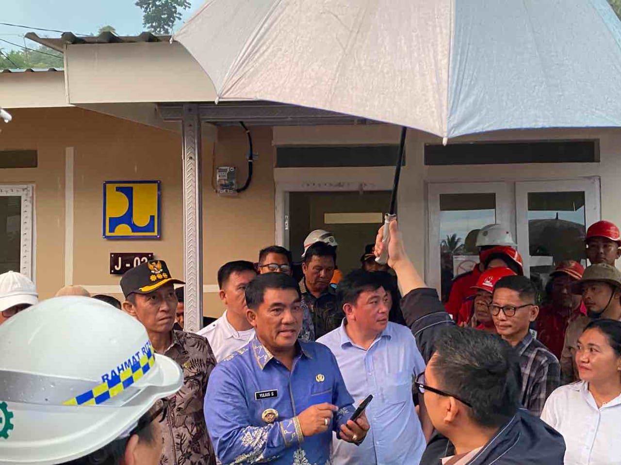 Iskandar-Deddy dampingi Yulius Selvanus, kawal relokasi warga Pulau Ruang di Modisi