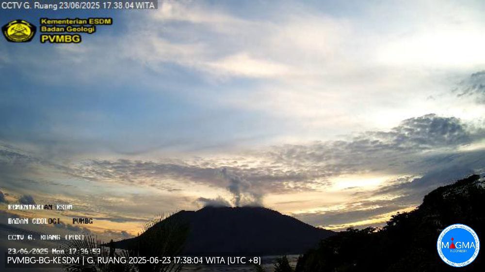 Masih berstatus waspada, Gunungapi Ruang di Sitaro alami aktivitas seismik ringan
