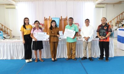 Bupati Sitaro serahkan dana stimulan kepada warga terdampak erupsi di Tagulandang