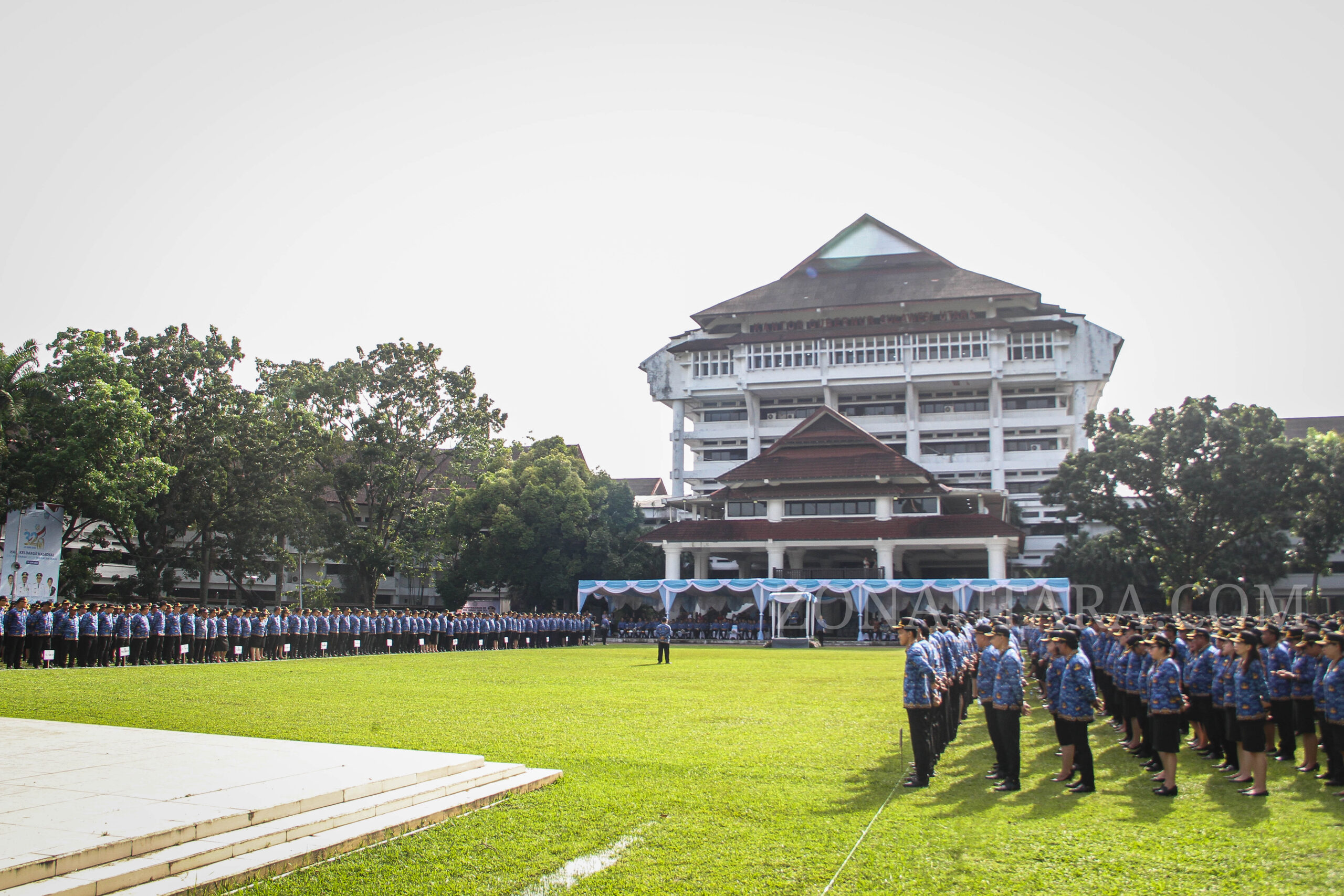 FOTO: Momen 3.420 PPPK Sulut terima SK pengangkatan di Lapangan Kantor Gubernur 8 FOTO: Momen 3.420 PPPK Sulut terima SK pengangkatan di Lapangan Kantor Gubernur