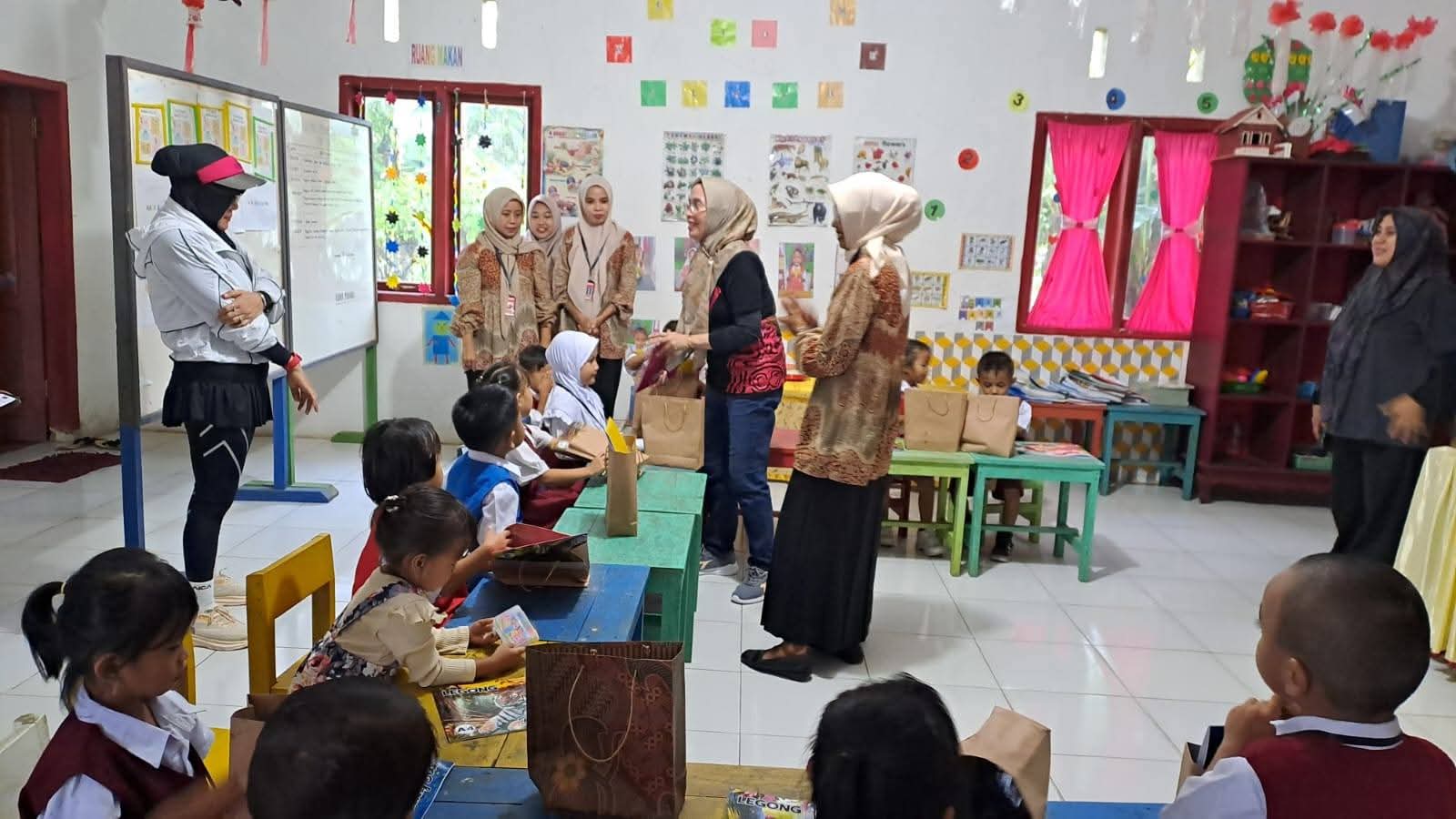 Bunda PAUD Bolsel dan Disdikbud dampingi MPLS di TK Cendana, Rante: Bentuk karakter sejak dini 10 Bunda PAUD Bolsel dan Disdikbud dampingi MPLS di TK Cendana, Rante: Bentuk karakter sejak dini