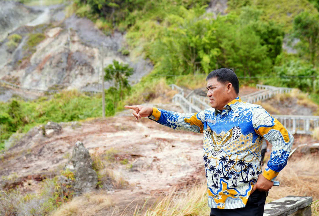 Gubernur Yulius Selvanus tuntaskan 2.453 anak tangga Bukit Kasih, tinjau kesiapan destinasi wisata 8 yulius selvanus