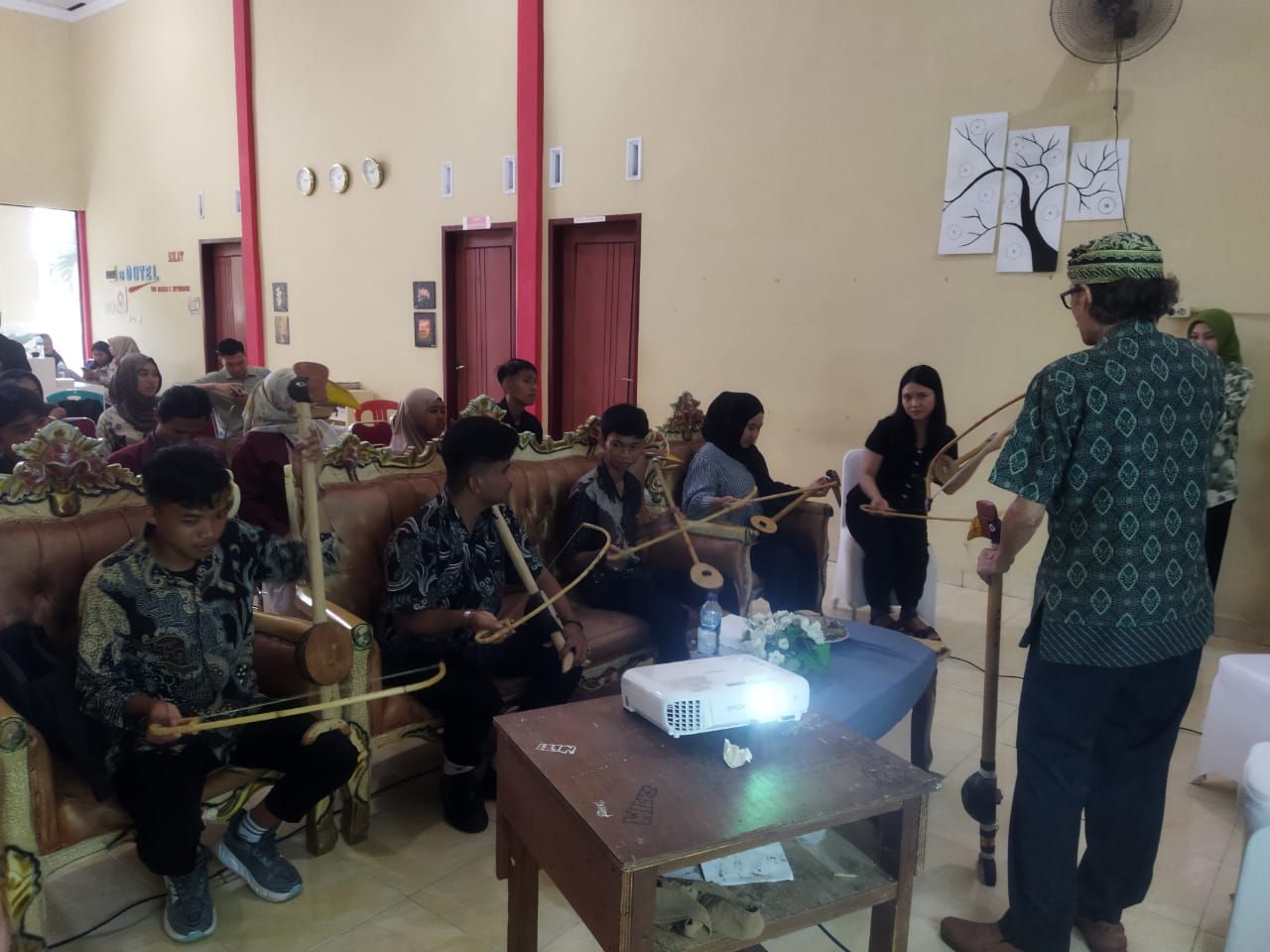 Melestarikan kembali Arababo, alat musik tradisional untuk generasi penerus
