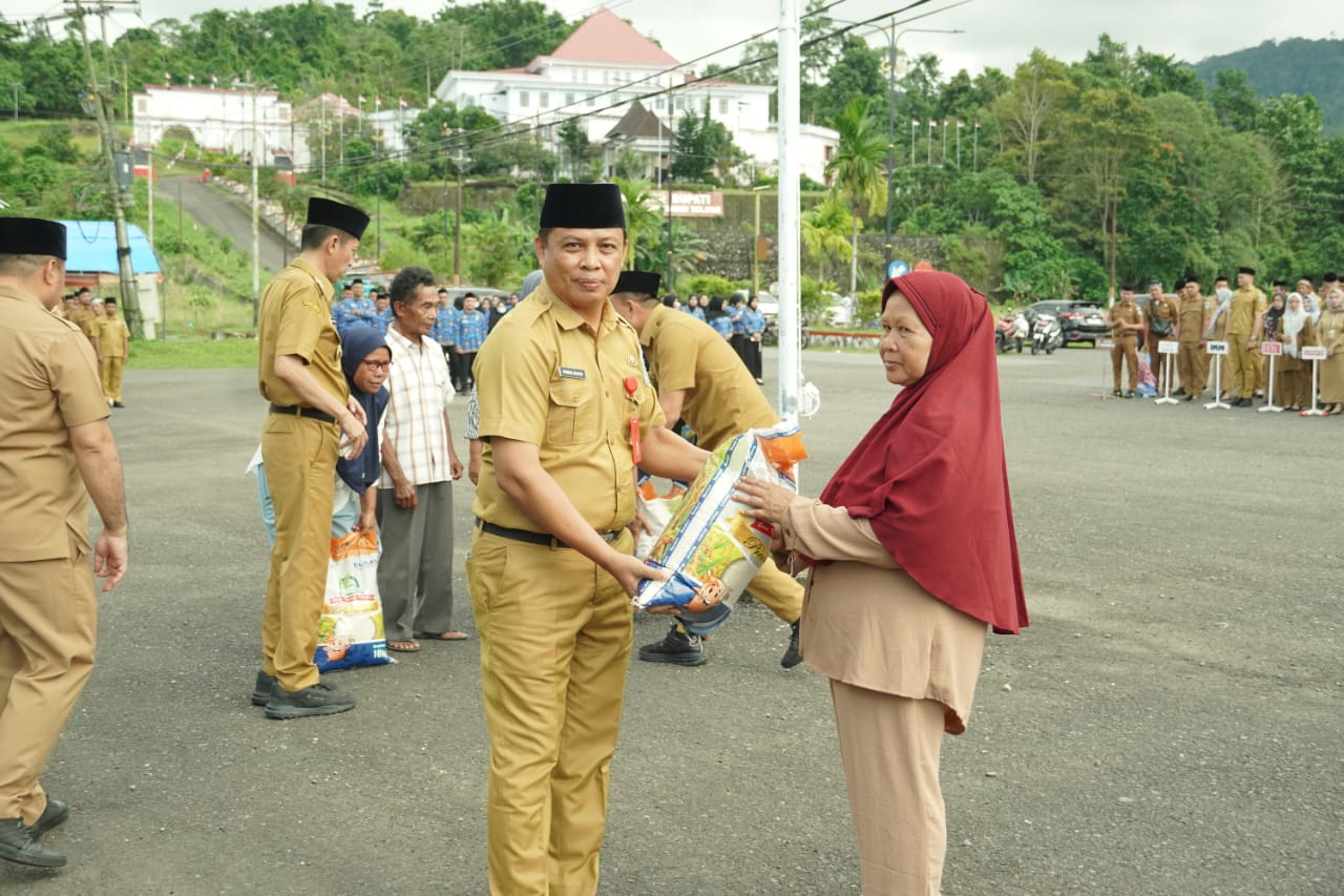 Iskandar–Deddy gerak cepat kendalikan inflasi, ribuan warga Bolsel dapat bantuan beras CPPD