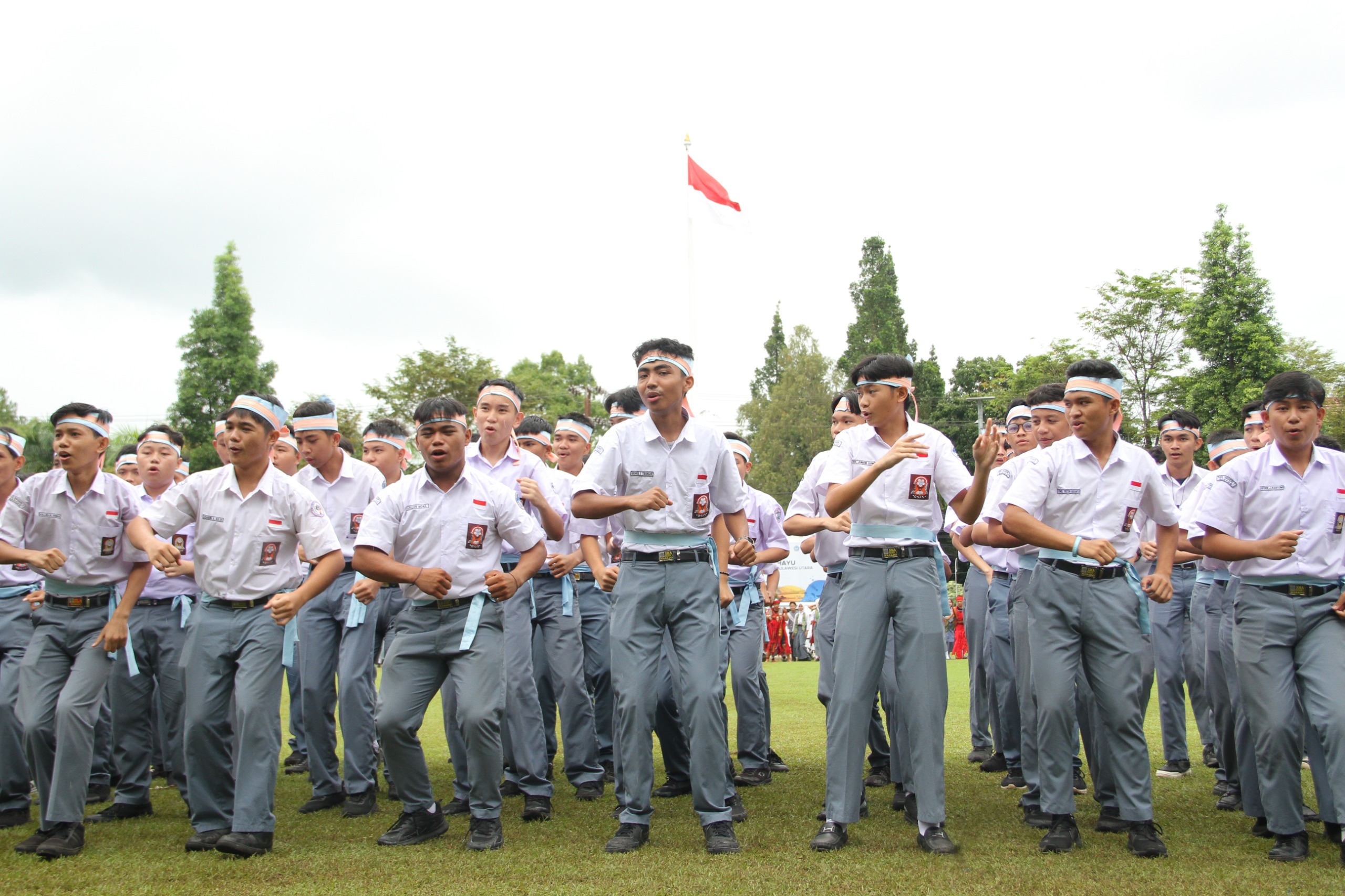 Tarian dari 3 etnis semarakkan peringatan HUT ke-61 Sulut 9 Tarian dari 3 etnis semarakkan peringatan HUT ke-61 Sulut