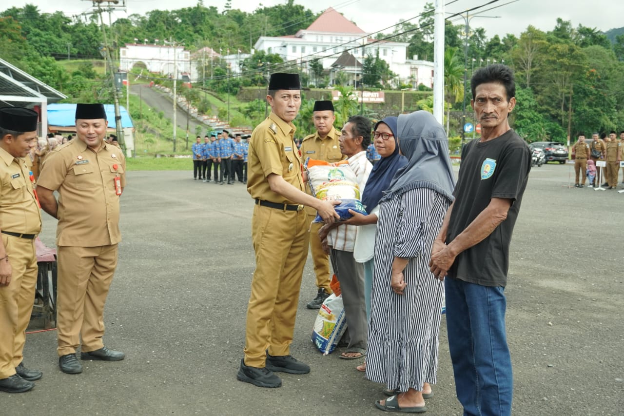 Iskandar–Deddy gerak cepat kendalikan inflasi, ribuan warga Bolsel dapat bantuan beras CPPD