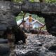 Talud pantai jebol, warga Paseng hadapi ancaman serius cuaca buruk