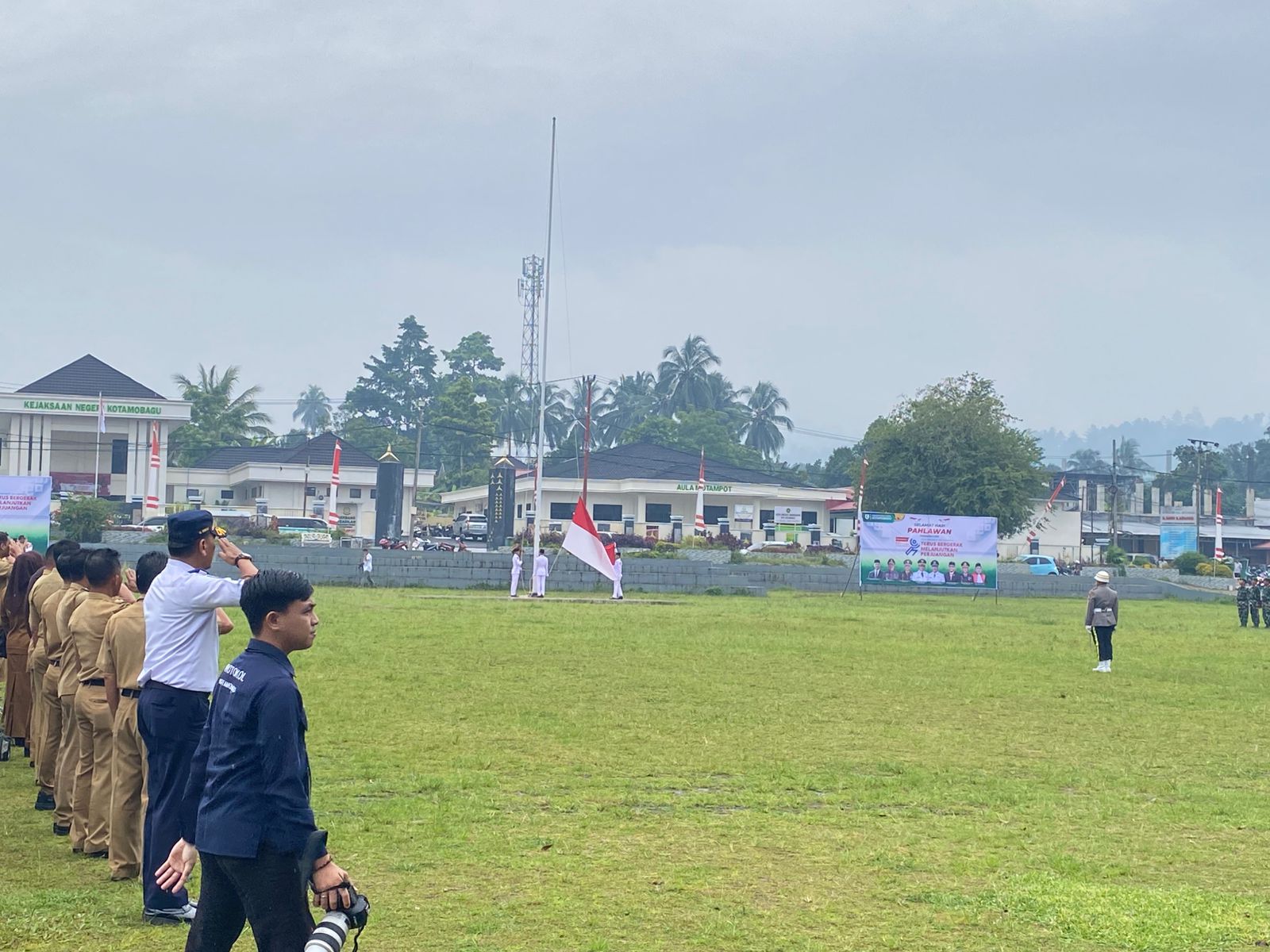 Weny Gaib ajak masyarakat teladani semangat pejuang dalam upacara Hari Pahlawan 2025 19 Weny Gaib ajak masyarakat teladani semangat pejuang dalam upacara Hari Pahlawan 2025