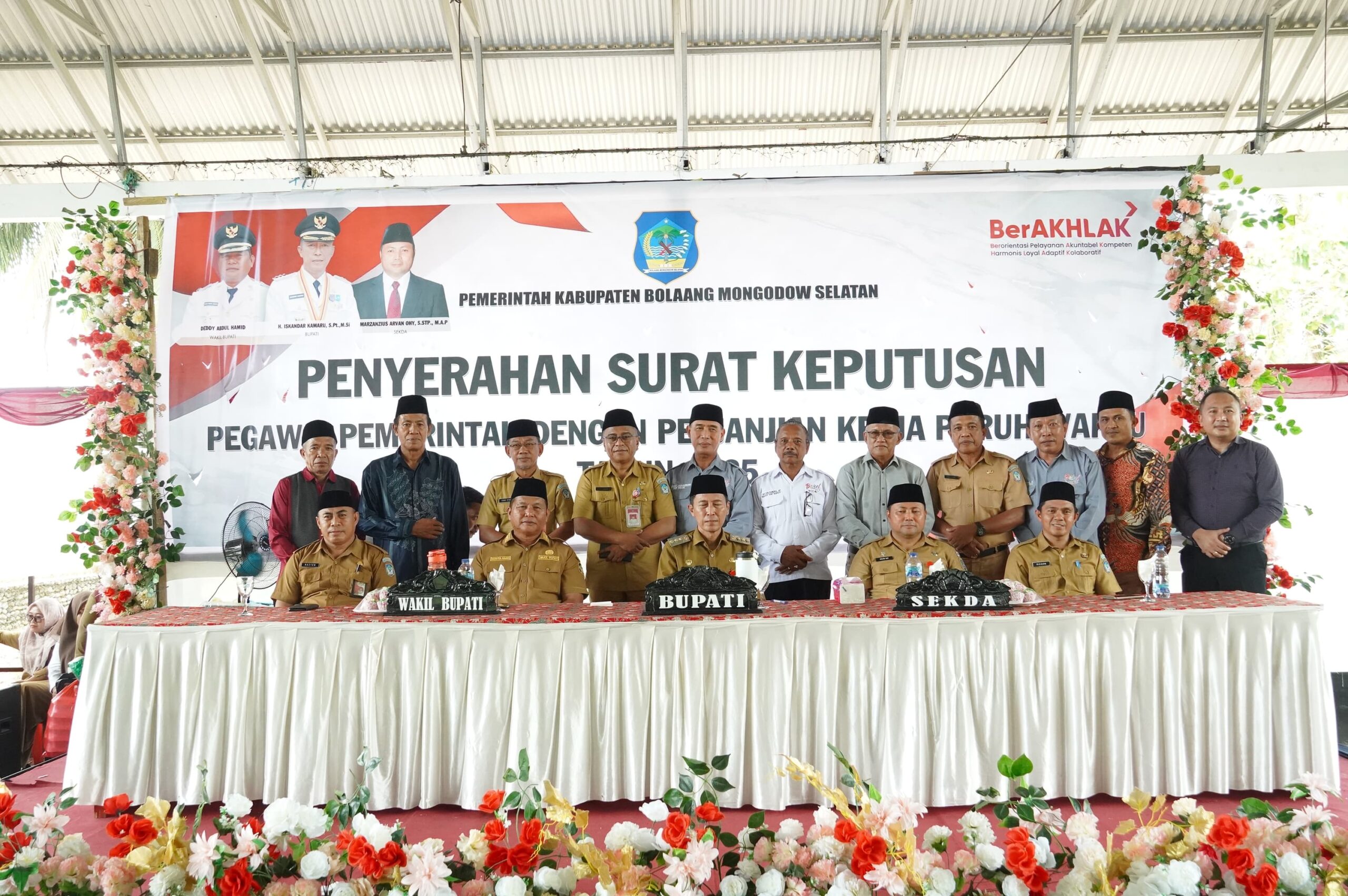 Bolsel cetak sejarah, ratusan PPPK paruh waktu resmi mengabdi, Kamaru: Tunjukkan loyalitasmu 10 Bolsel cetak sejarah, ratusan PPPK paruh waktu resmi mengabdi, Kamaru: Tunjukkan loyalitasmu