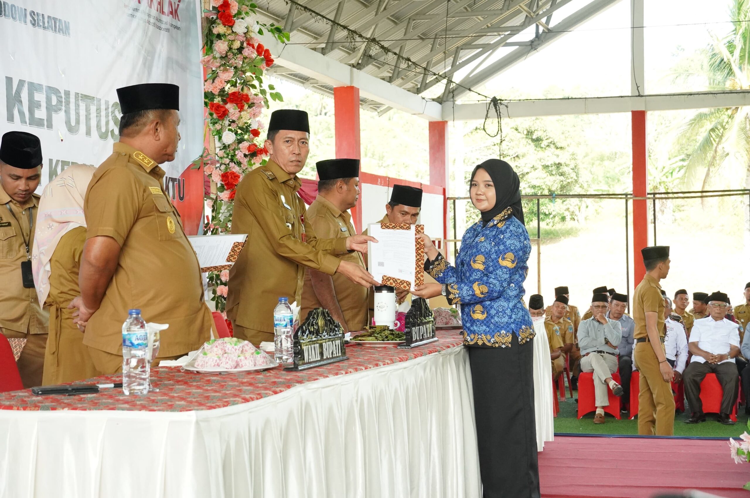 Bolsel cetak sejarah, ratusan PPPK paruh waktu resmi mengabdi, Kamaru: Tunjukkan loyalitasmu 9 Bolsel cetak sejarah, ratusan PPPK paruh waktu resmi mengabdi, Kamaru: Tunjukkan loyalitasmu