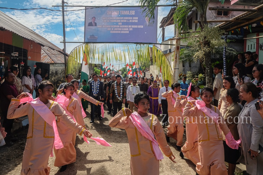 FOTO: Kehadiran Wagub Sulut di ibadah Sabat Pertemuan GMAHK se-Sitaro 8 FOTO: Kehadiran Wagub Sulut di ibadah Sabat Pertemuan GMAHK se-Sitaro