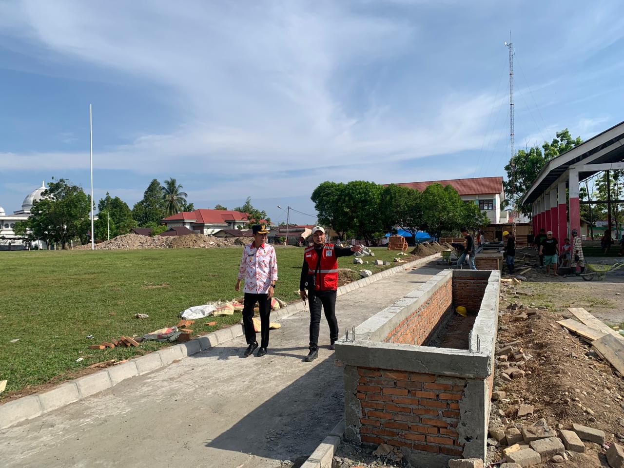 Tinjau langsung proyek, Iskandar Kamaru: Alun-alun akan jadi wajah baru Bolsel