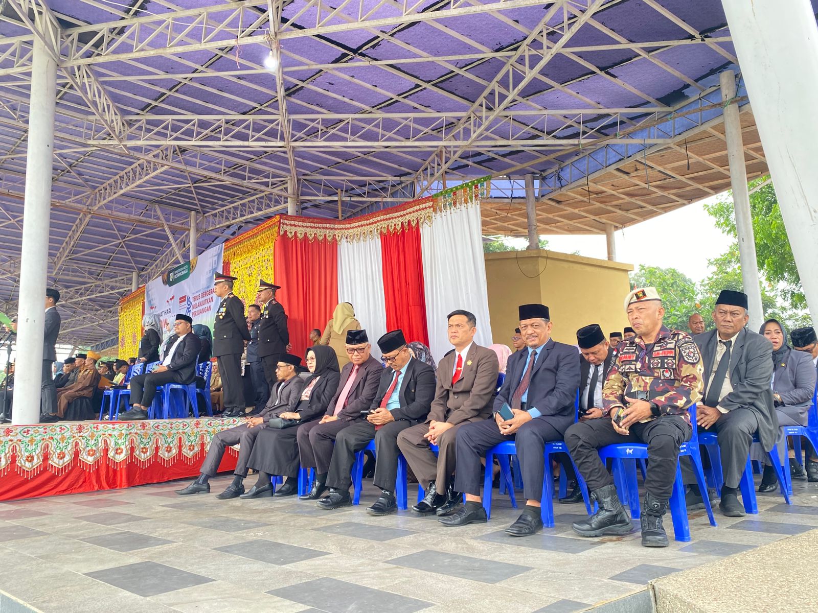 Weny Gaib ajak masyarakat teladani semangat pejuang dalam upacara Hari Pahlawan 2025 18 Weny Gaib ajak masyarakat teladani semangat pejuang dalam upacara Hari Pahlawan 2025