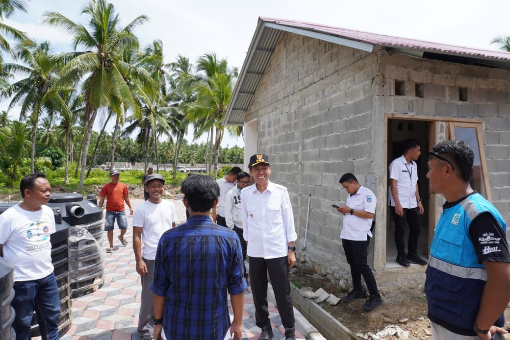 Tinjau rumah bantuan di Motandoi, Iskandar Kamaru peringatkan kontraktor: Jangan asal jadi