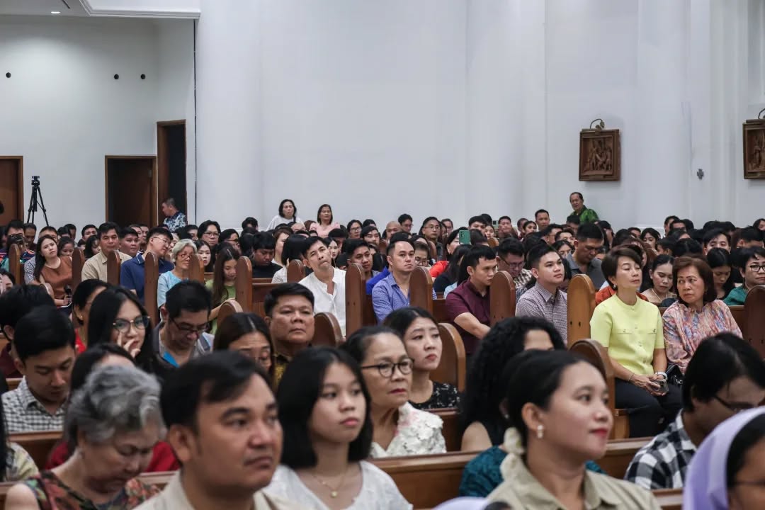 FOTO: Moment Menteri Agama Nasaruddin Umar berada di Gereja Katedral Manado didampingi Wagub Sulut 12 Menteri Agama
