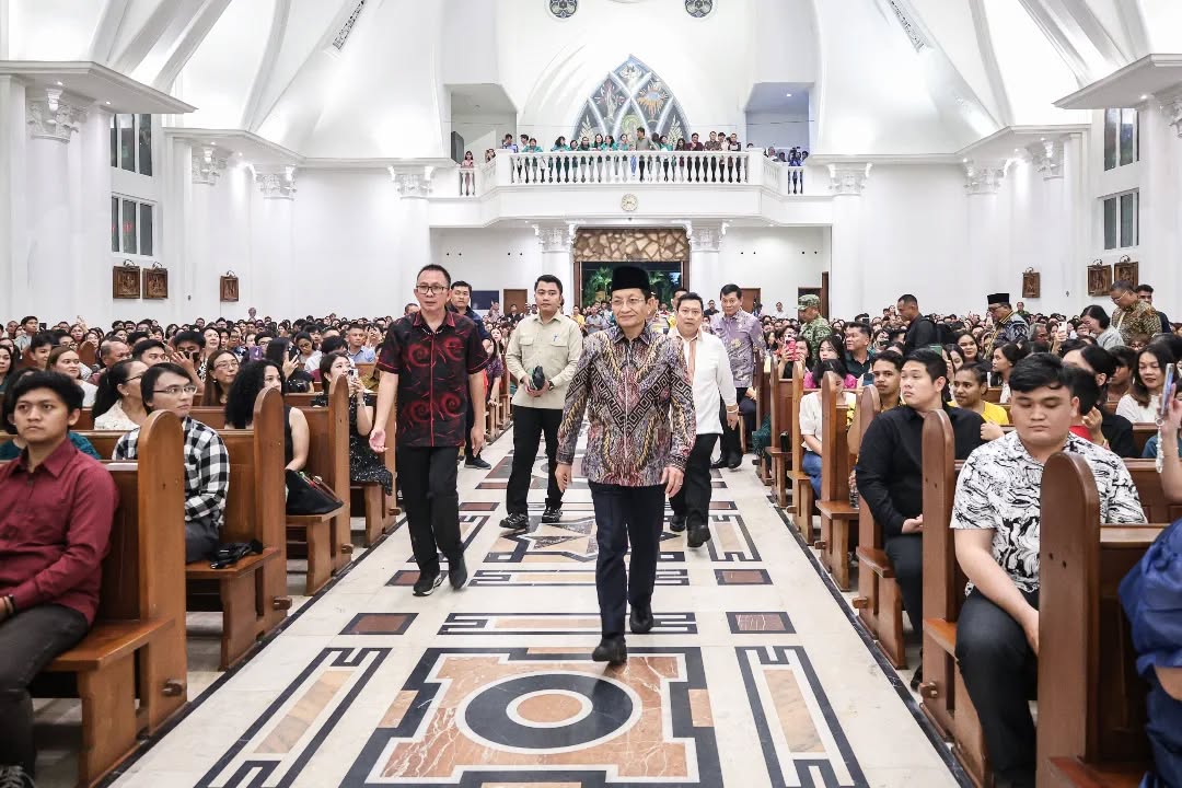 FOTO: Moment Menteri Agama Nasaruddin Umar berada di Gereja Katedral Manado didampingi Wagub Sulut 7 Menteri Agama
